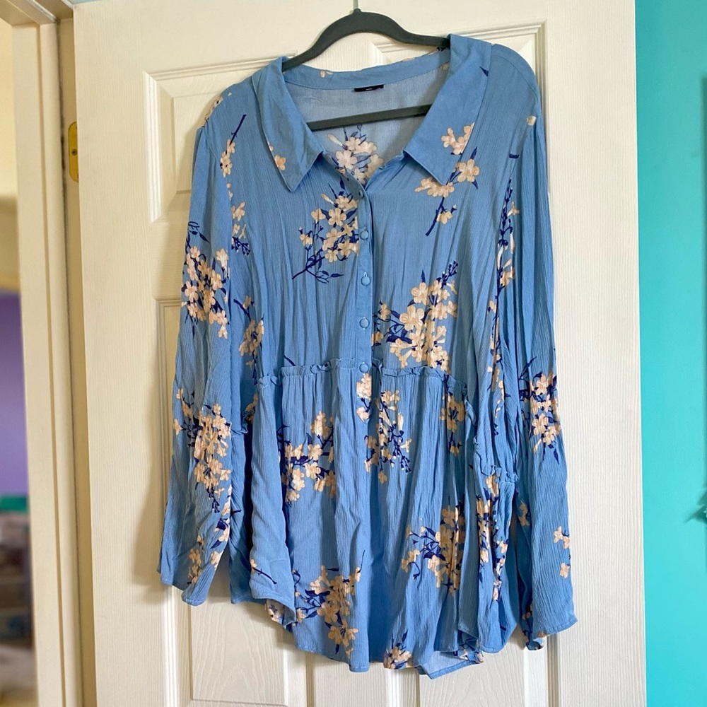 BOBEAU Size 3x Cherry Blossom Button Down Blouse